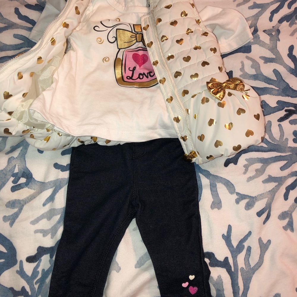 Dark denim Jeggings, long sleeved T & puffy vest